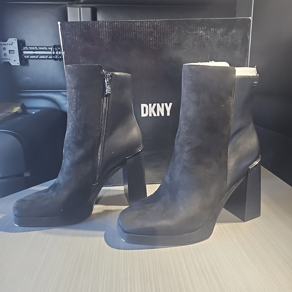 DKNY Felice Boot 7.5 Black Suede Leather Square Toe Platform Heel‎ Bootie NEW